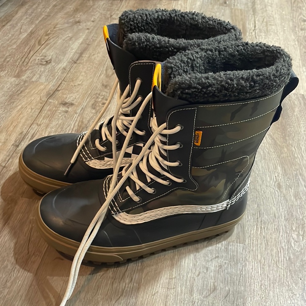 Vans MTE Snow boot, weatherproof/waterproof size 12 MENS, Discontinued! Rare